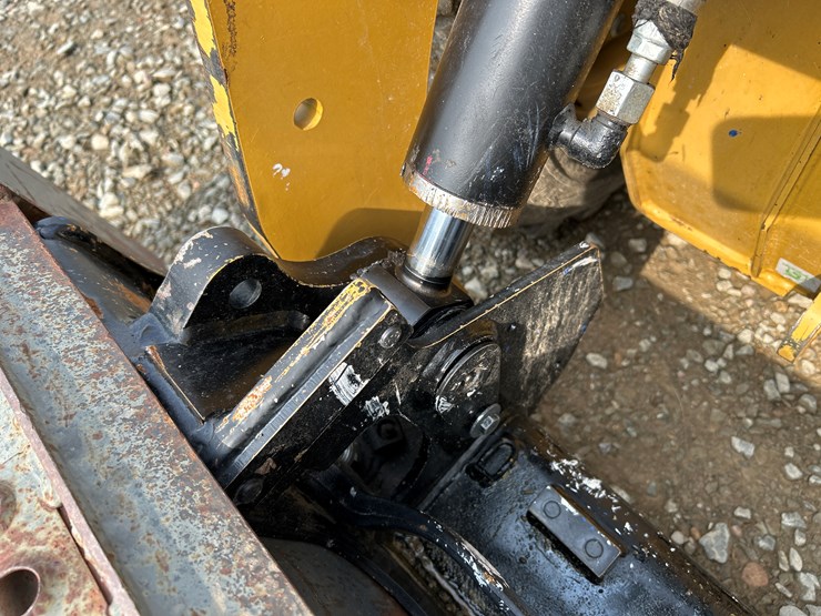 2021-caterpillar-236d3-image-10