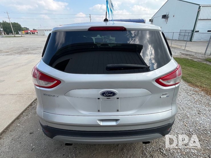 2015-ford-escape-se-image-8