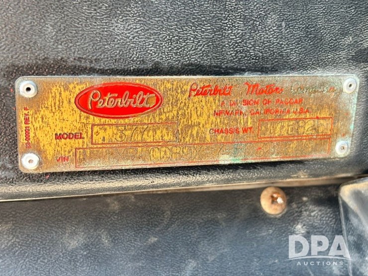 1993-peterbilt-377-image-101