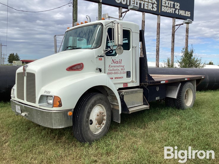 1999-kenworth-t300-image-1
