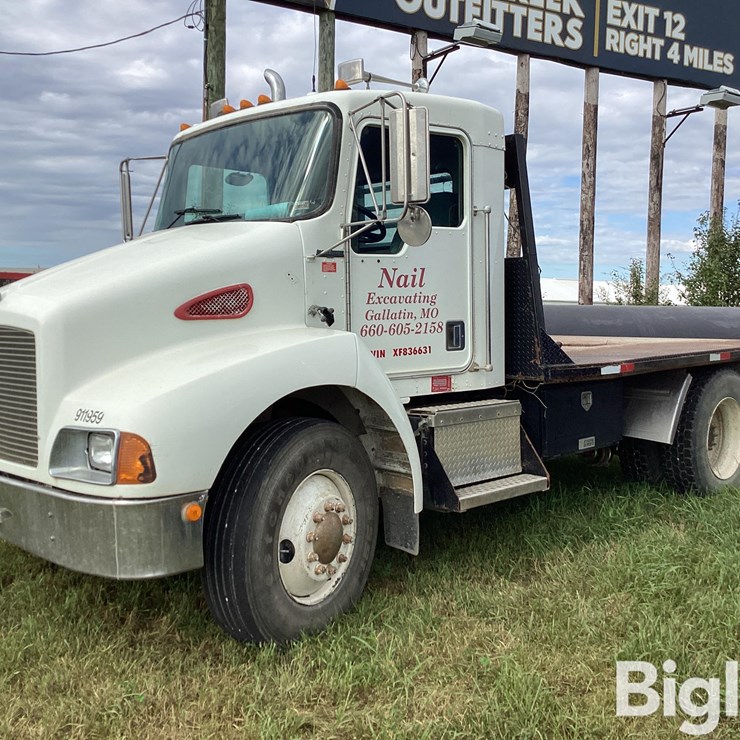 1999 KENWORTH T300
