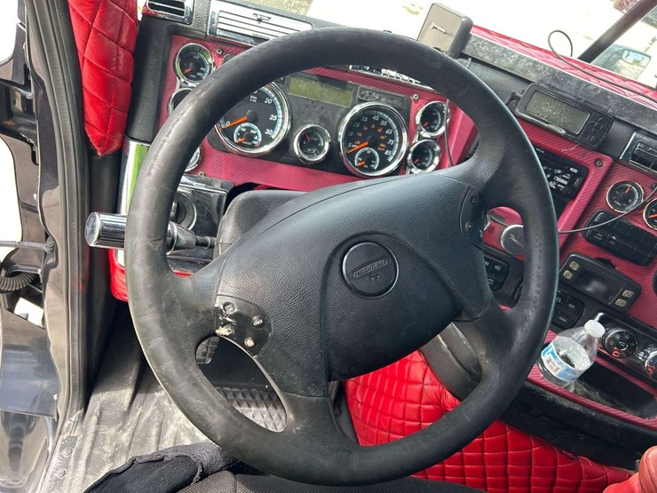 2014-freightliner-cascadia-125-image-9