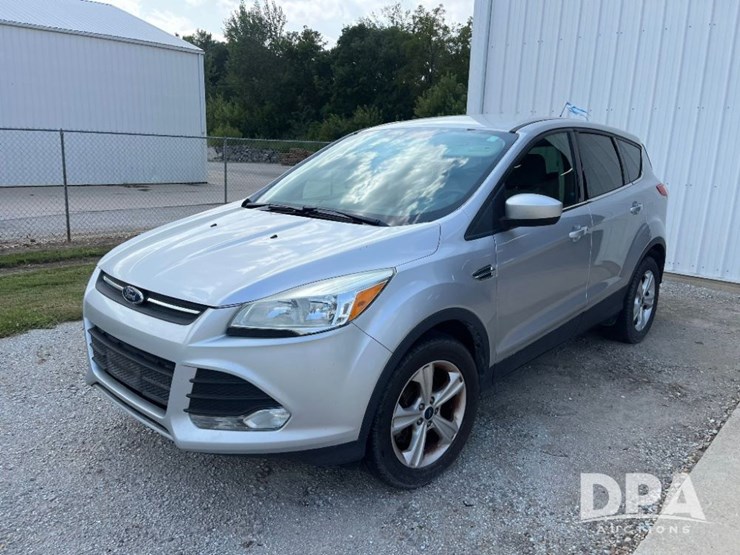 2015-ford-escape-se-image-1