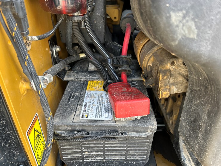2021-caterpillar-236d3-image-29