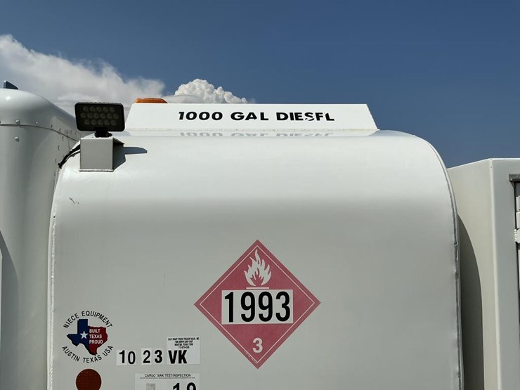 2020-peterbilt-337-image-51