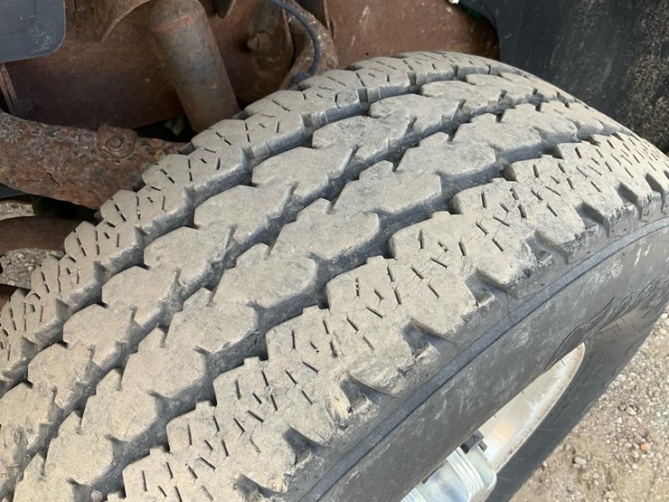 2004-chevrolet-k2500-image-25