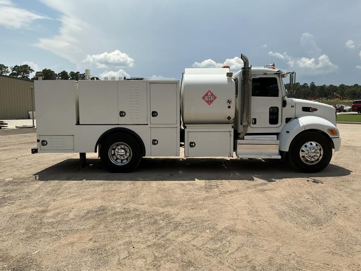 2020-peterbilt-337-image-4
