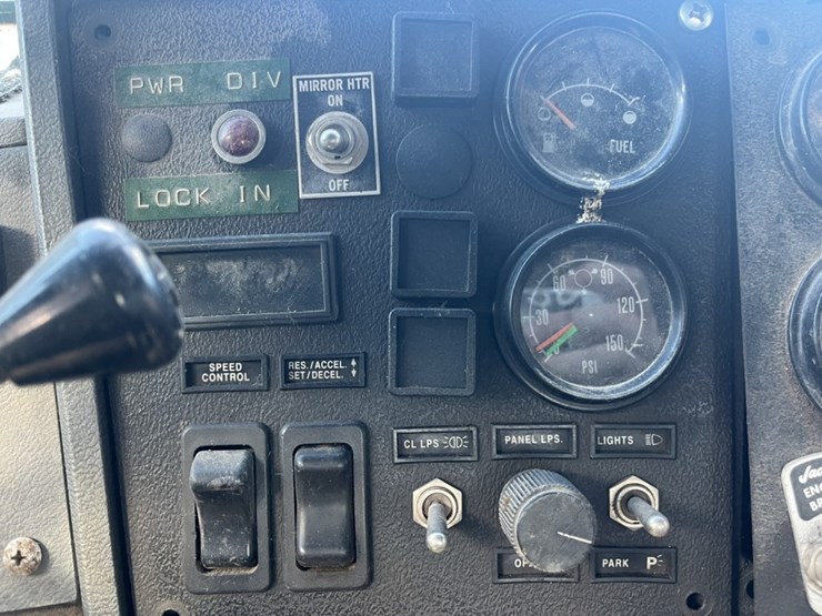 1996-mack-rb688s-image-40