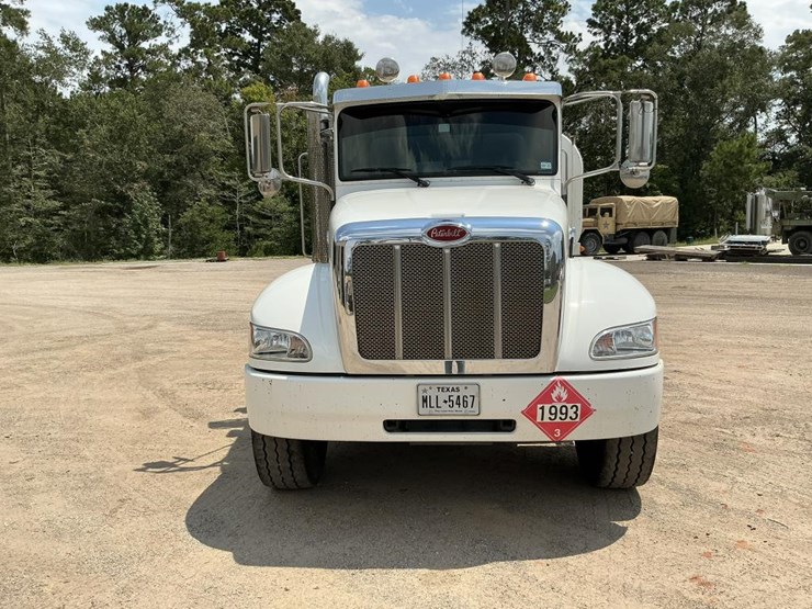2020-peterbilt-337-image-2