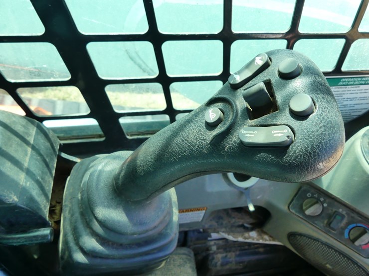 2012-bobcat-t870-image-13