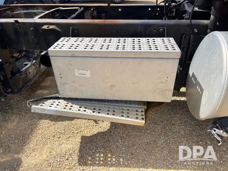 2007-freightliner-columbia-truck-(jn2954,-unit-2158)-image-33