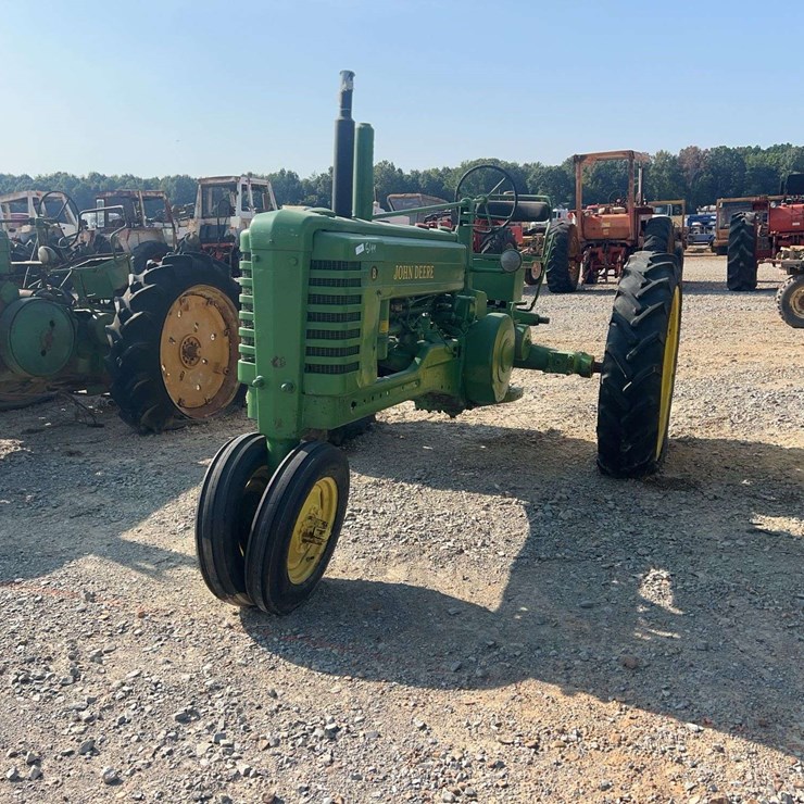 JOHN DEERE B