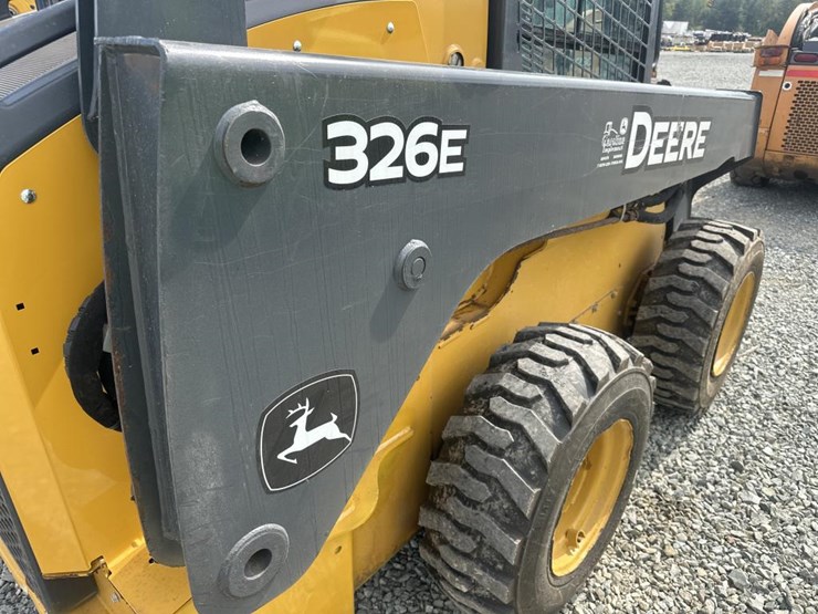2014-deere-326e-image-18