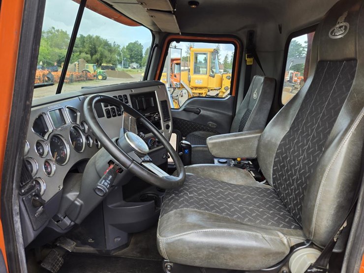 2015-mack-granite-gu813-image-82