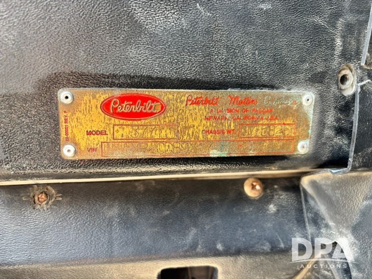 1993-peterbilt-377-image-100