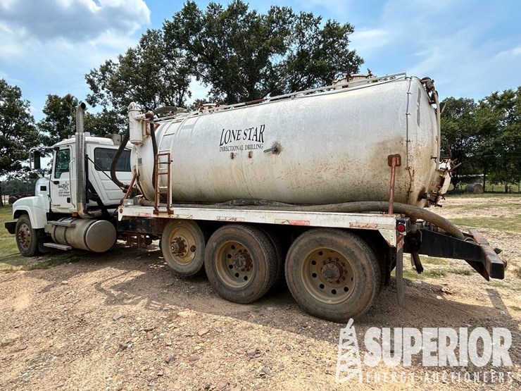 (x)-(1-20)-2010-mack-pinnacle-80-bbl-3-axle-vacuum...-image-2