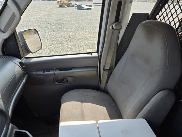 2008-ford-e250-image-45