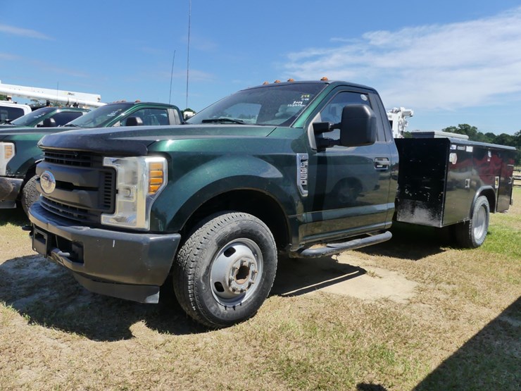 2019-ford-f350-xl-image-1