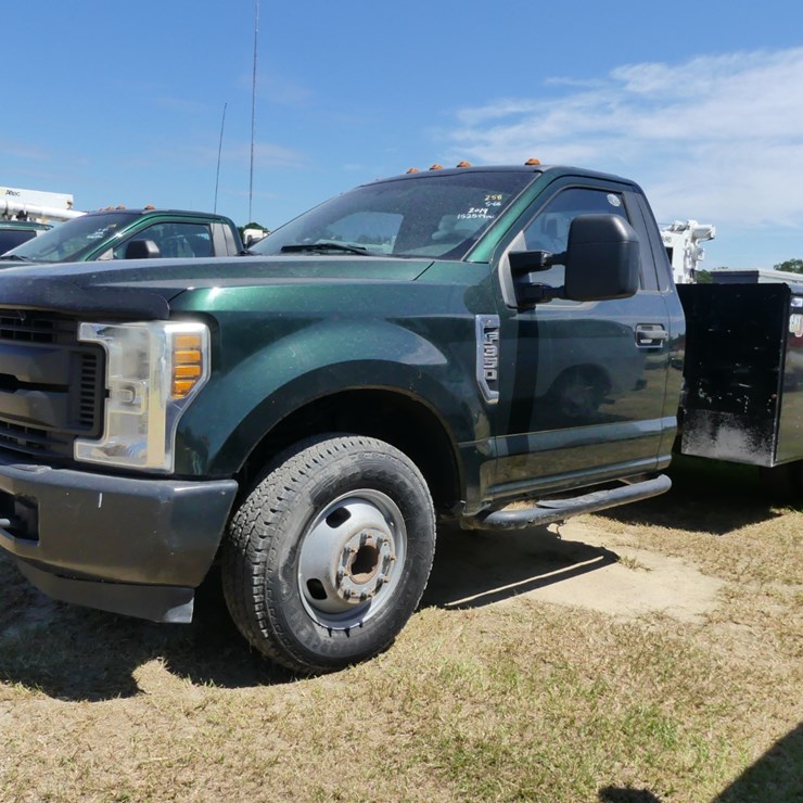 2019 FORD F350 XL