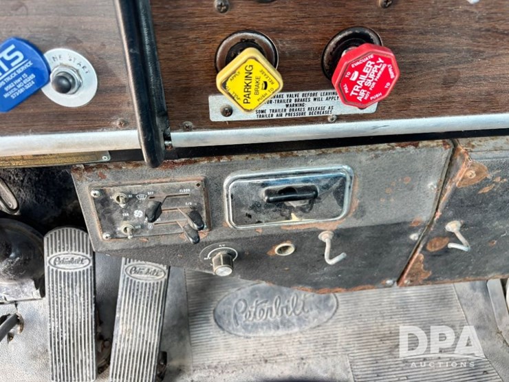 1986-peterbilt-359-image-81
