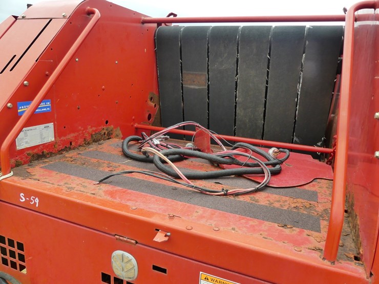 2013-new-holland-br7060-image-9