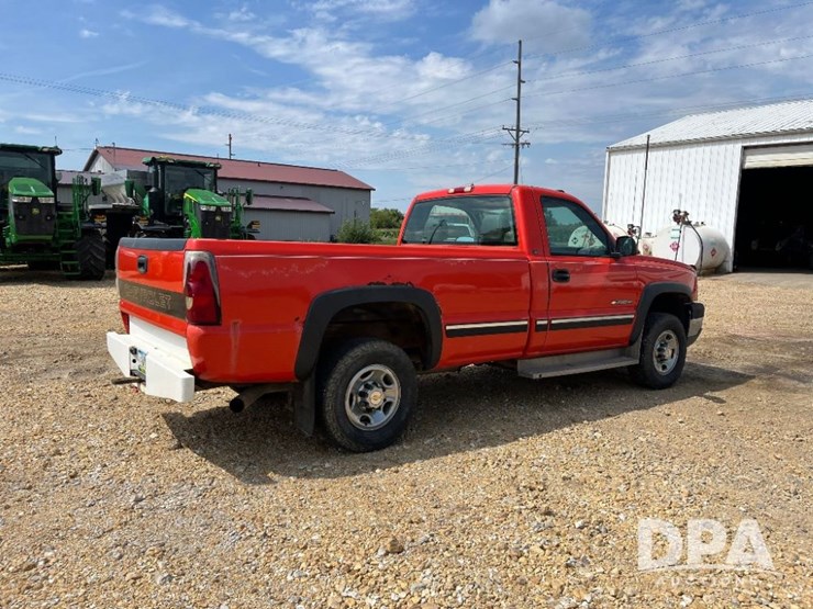 2004-chevrolet-2500hd-image-11