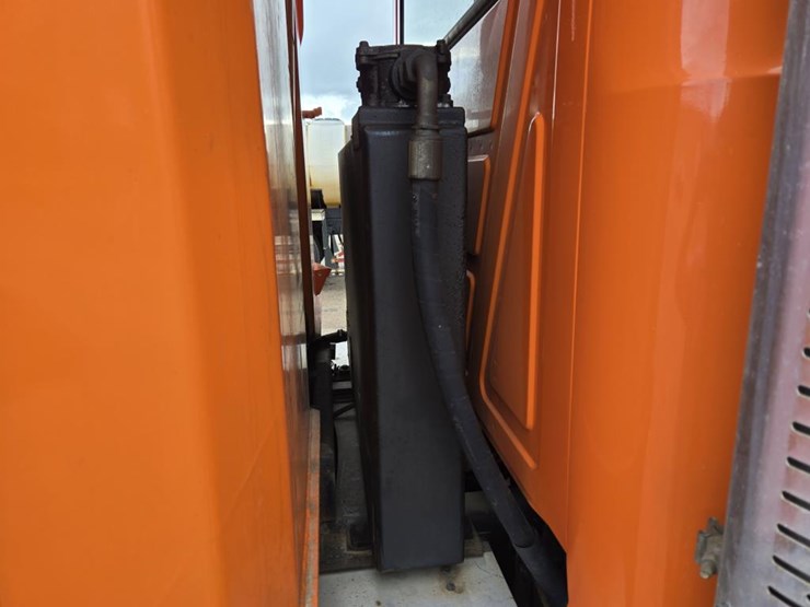 2015-mack-granite-gu813-image-29