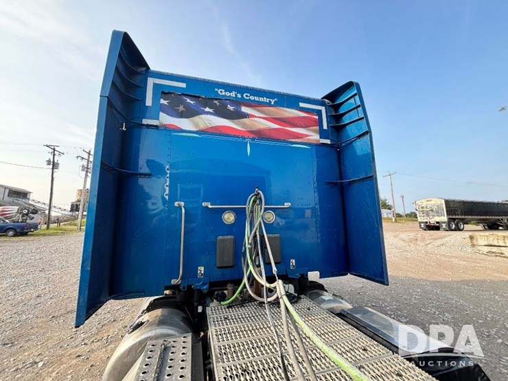 2015-peterbilt-579-image-33