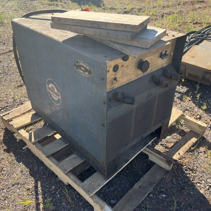 #1614 • Miller SRH-444S Welder