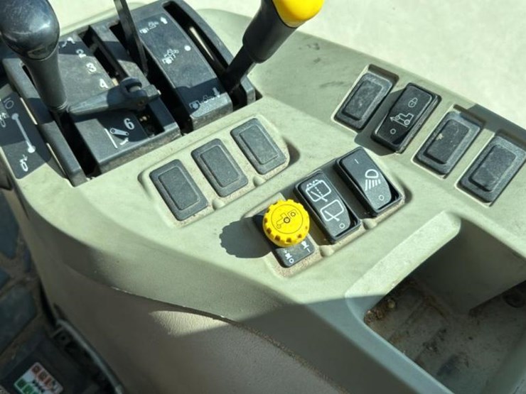 2007-john-deere-3520-image-42