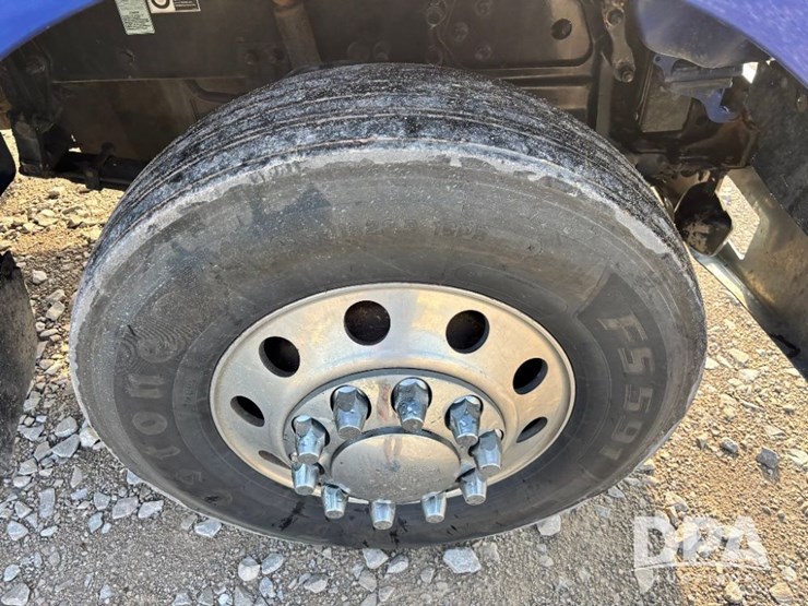 2019-peterbilt-567-image-55