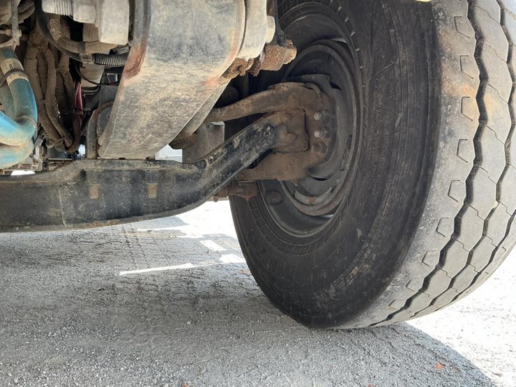 2020-peterbilt-337-image-28