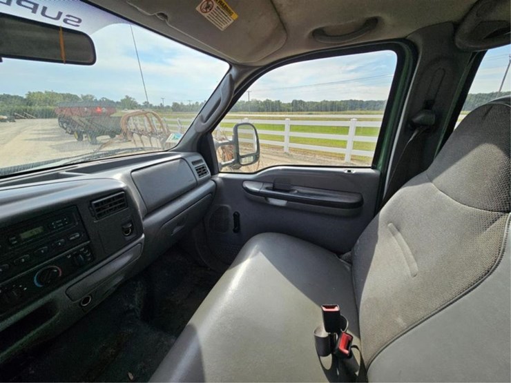 2004-ford-f350-image-34