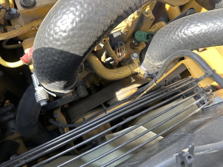 2011-caterpillar-320d-image-62