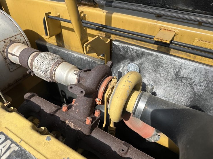 2011-caterpillar-320d-image-63