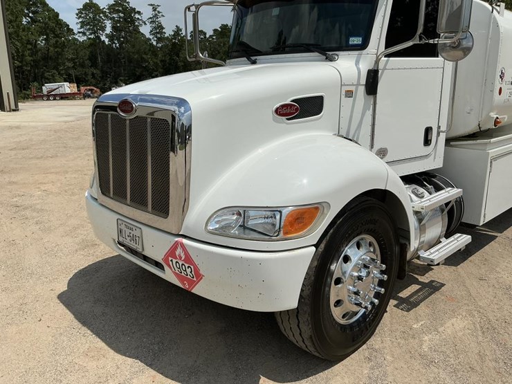 2020-peterbilt-337-image-22