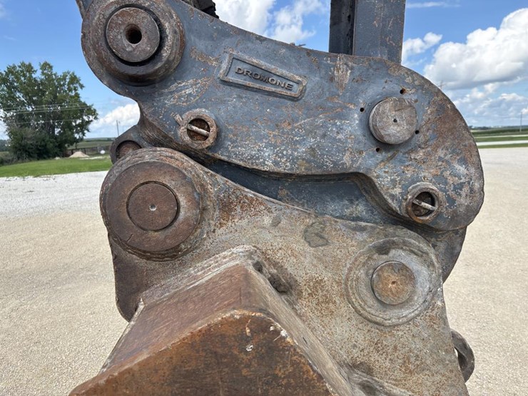 2014-deere-380g-lc-image-56