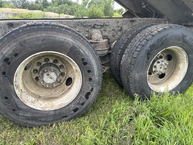 2004-kenworth-t800-image-35