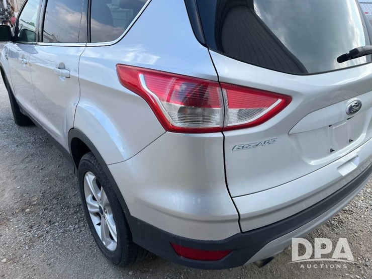 2015-ford-escape-se-image-27