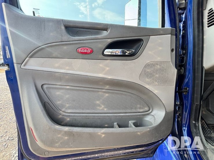 2019-peterbilt-567-image-83
