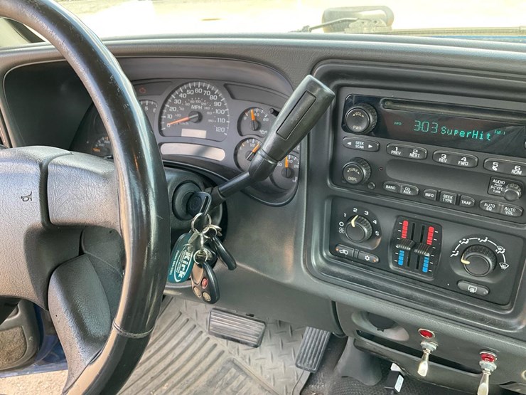 2004-chevrolet-k2500-image-78