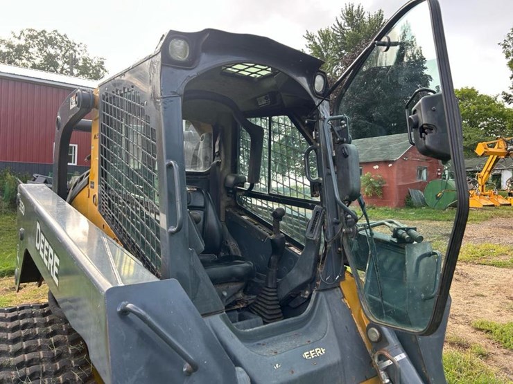 2012-deere-333d-image-41