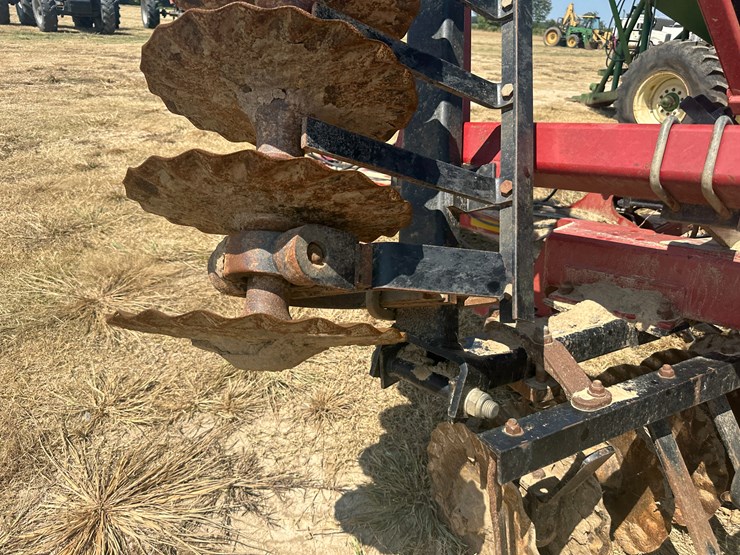 case-ih-330-image-39