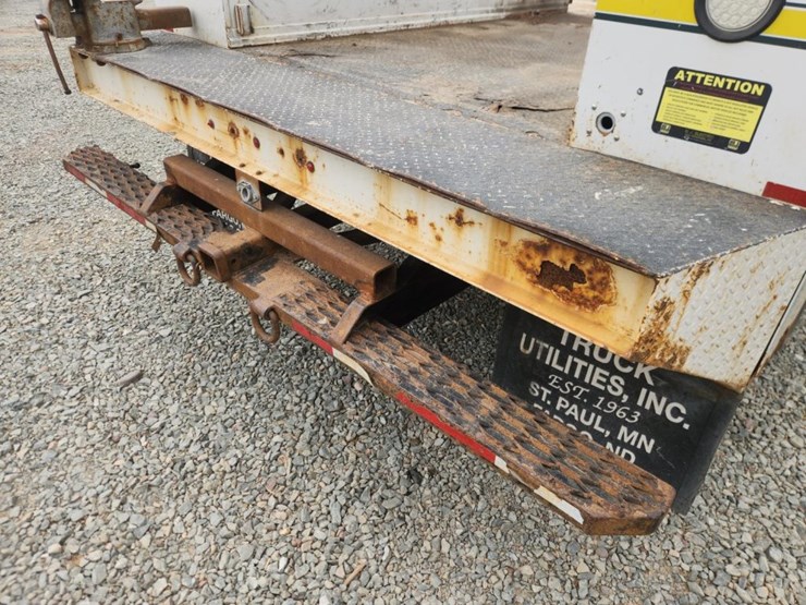 2011-ford-f550-image-27