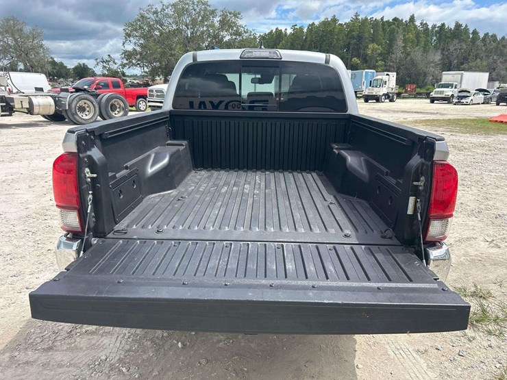 2018-toyota-tacoma-image-21