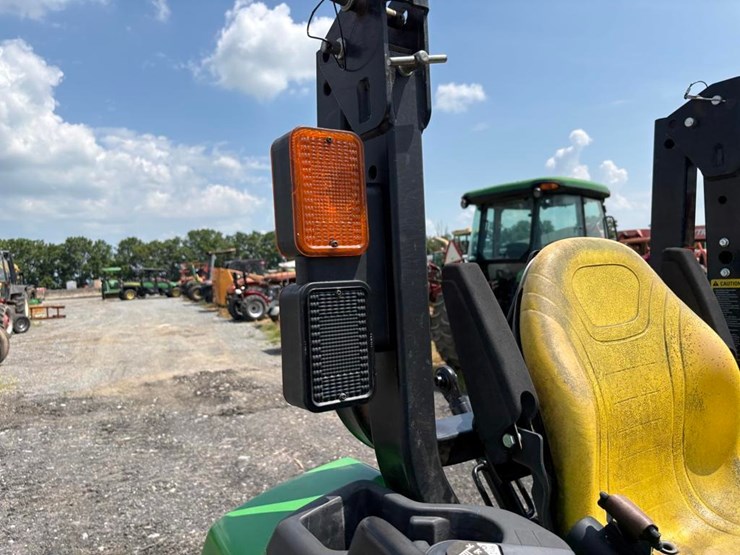 2018-john-deere-2032r-image-21