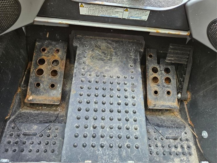 2019-bobcat-s590-image-17