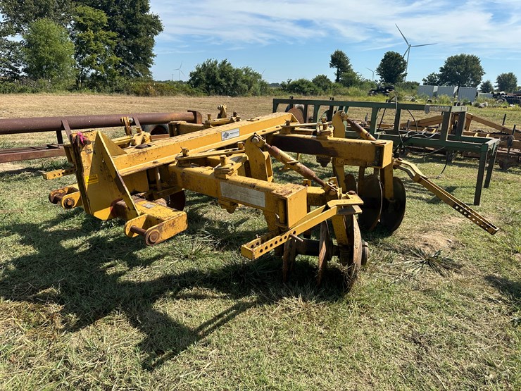 #32162-•-prime-1016-9"-tandem-levee-plow-image-1