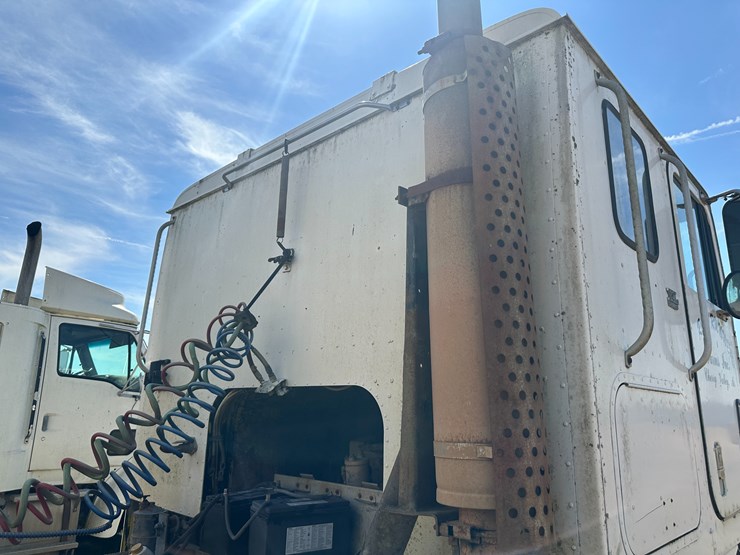 #32159-•-1984-international-co9670-sleeper-truck-tractor-vin:-1hsrdjwr0ehb13117-image-37