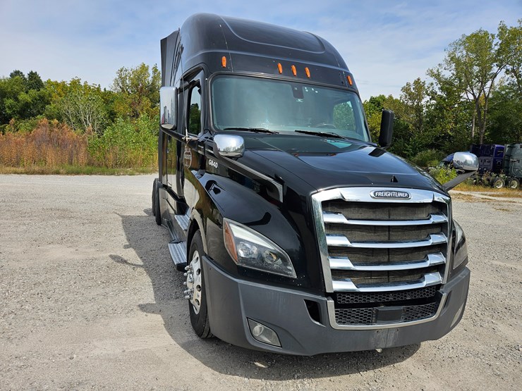 2018-freightliner-cascadia-126-image-28